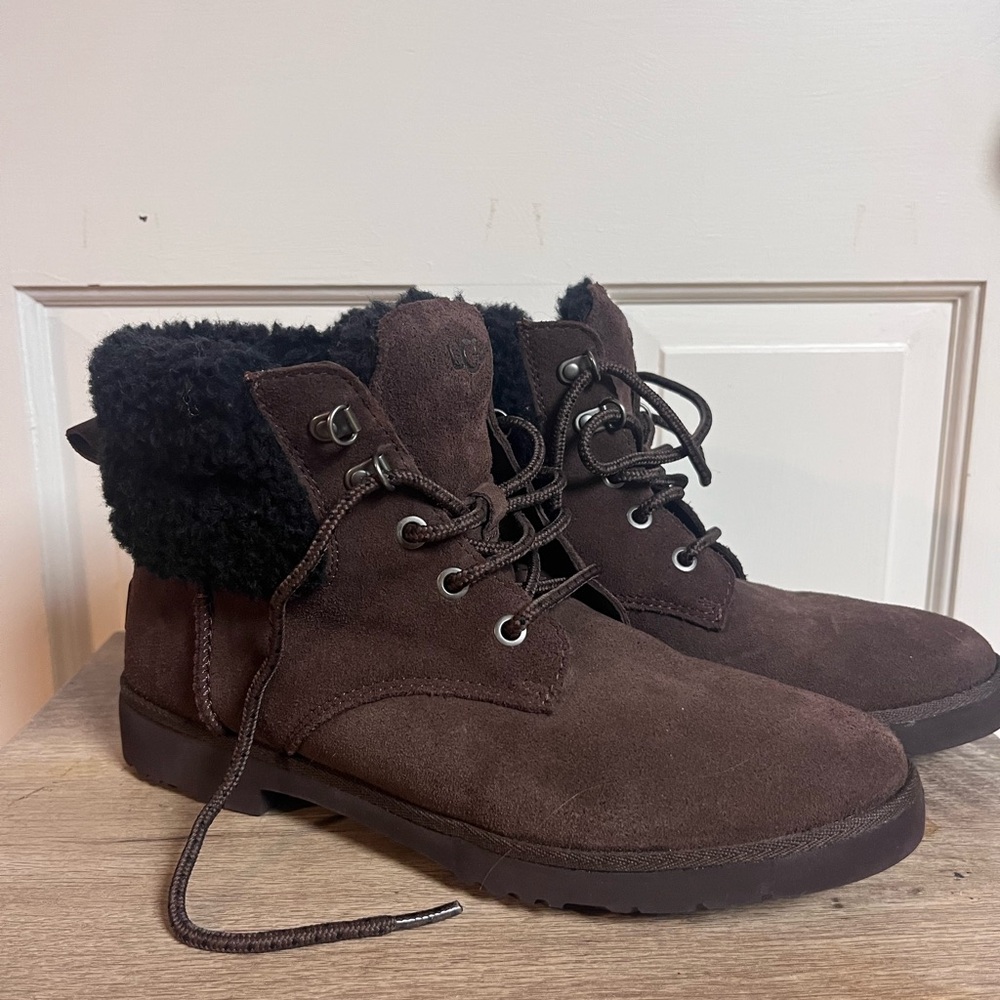 UGG Romely Heritage Boot Womens size 8.5